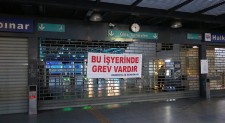 İzmir’de metro ve tramvay çalışanları greve gitti